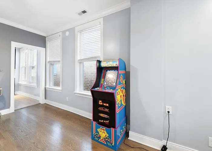 Stylish 2Br Urban Retreat In River West