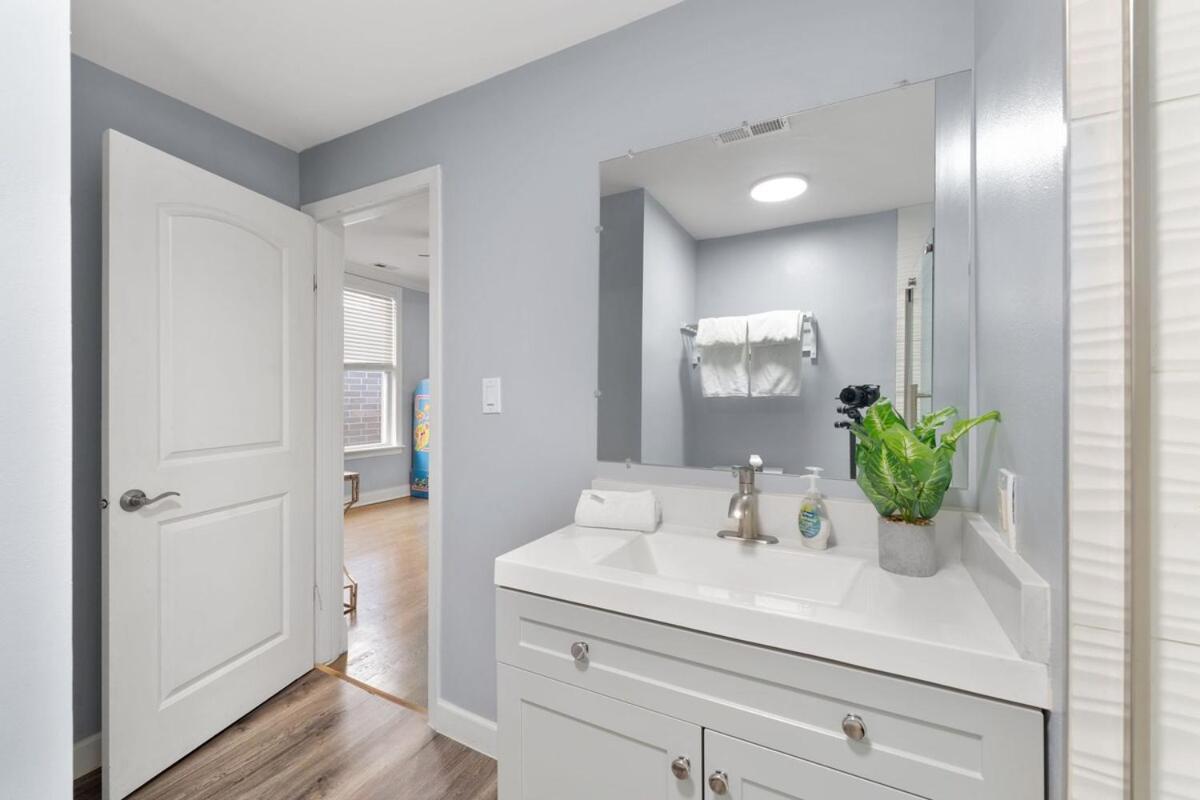 Stylish 2br Urban Retreat In River West Appartement